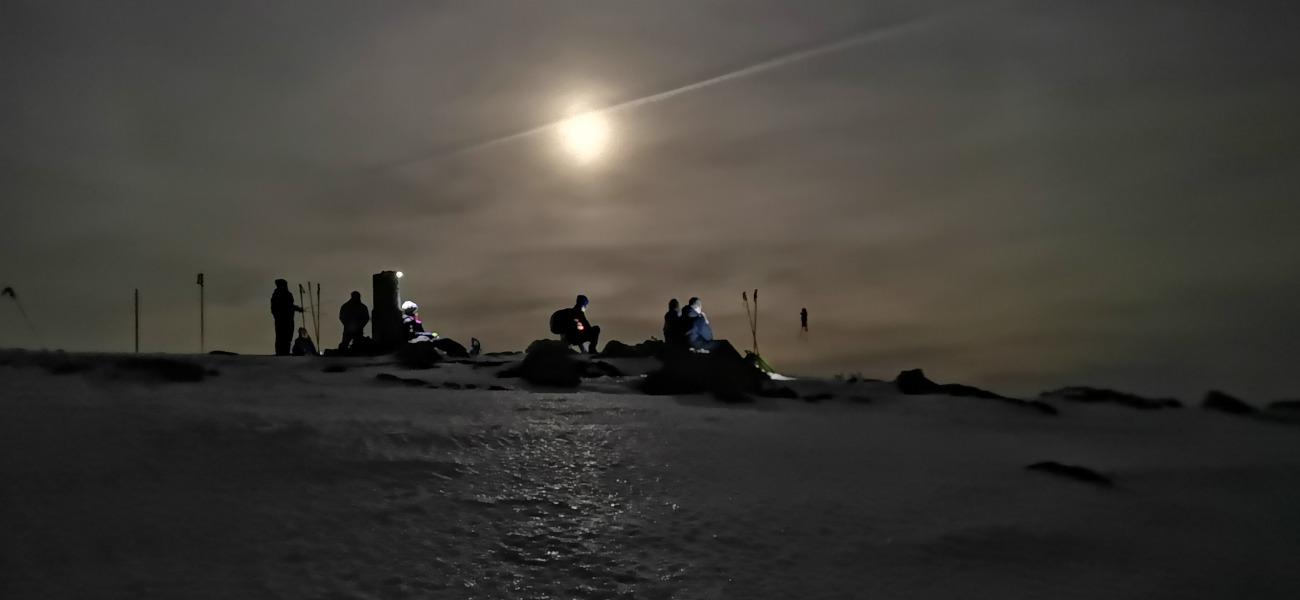 Raquetas de Nieve bajo la Luna Llena